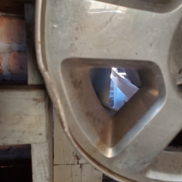 4 Factory Installed Rims-2006 Jeep Commander - Picture 3 of 6